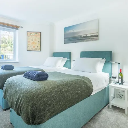 Ocean View Penthouse Apartment *